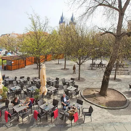 Oldtown Square Cape * Praga